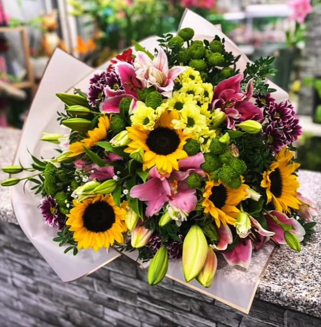 Buket suncokreta i ljiljana – flower box Beograd - flower box Beograd, cvećara Novi Beograd i dostava cveća Beograd Buket suncokreta i ljiljana – flower box Beograd - flower box Beograd, cvećara Novi Beograd i dostava cveća Beograd