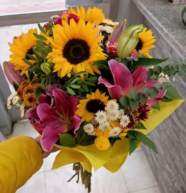Buket suncokreta i orhideja – flower box Beograd - flower box Beograd, cvećara Novi Beograd i dostava cveća Beograd Buket suncokreta i orhideja – flower box Beograd - flower box Beograd, cvećara Novi Beograd i dostava cveća Beograd